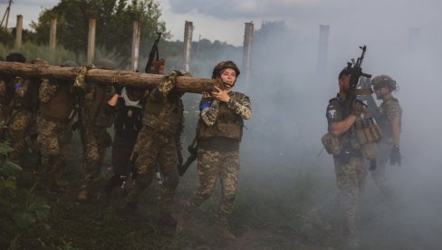 NE TREBA IM ISCRPLJUJUĆI RAT Britanski oficir poručio - Ukoliko se sukob u Ukrajini oduži, Kijev će se suočiti sa velikim problemima