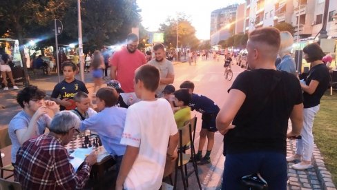 “СПОРТСКО ЛЕТО“ У ПАРАЋИНУ: Прво вече у знаку шаха (ФОТО) “СПОРТСКО ЛЕТО“ У ПАРАЋИНУ: Прво вече у знаку шаха (ФОТО)