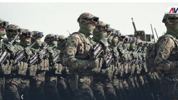 НАШЕ ЈЕ ДА ЧУВАМО МИР Вучић: Сви имају разлога да поштују српску војску, а нико нема разлога да се плаши (ВИДЕО) НАШЕ ЈЕ ДА ЧУВАМО МИР Вучић: Сви имају разлога да поштују српску војску, а нико нема разлога да се плаши (ВИДЕО)