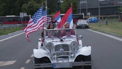 ŽELJKO MITROVIĆ POKRENUO KONVOJ SRPSKO-AMERIČKOG PRIJATELJSTVA: Ovo će od danas postati tradicija, vreme je da Srbi pamte lepe stvari ŽELJKO MITROVIĆ POKRENUO KONVOJ SRPSKO-AMERIČKOG PRIJATELJSTVA: Ovo će od danas postati tradicija, vreme je da Srbi pamte lepe stvari