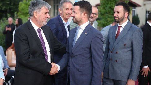 ISELJENICI OSLONAC ZAVIČAJU Predsednik Jakov Milatović na Danima dijaspore u Plavu ISELJENICI OSLONAC ZAVIČAJU Predsednik Jakov Milatović na Danima dijaspore u Plavu