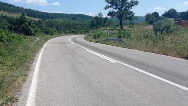 ДЕЦА ОСТАЛА БЕЗ ОЦА: Прве фотографије са места несреће на путу Ниш-Куршумлија ДЕЦА ОСТАЛА БЕЗ ОЦА: Прве фотографије са места несреће на путу Ниш-Куршумлија