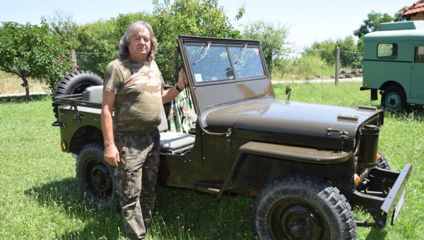 ТРОФЕЈЕ СКУПЉАО СА ВОЈНИХ ОТПАДА: Необична колекција Милорада Живковића из Радошина код Свилајнца (ФОТО) ТРОФЕЈЕ СКУПЉАО СА ВОЈНИХ ОТПАДА: Необична колекција Милорада Живковића из Радошина код Свилајнца (ФОТО)