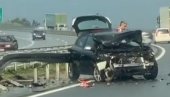 SKORO POLA AUTOMOBILA SMRSKANO: Težak udes na auto-putu Miloš Veliki (VIDEO) SKORO POLA AUTOMOBILA SMRSKANO: Težak udes na auto-putu Miloš Veliki (VIDEO)