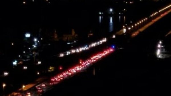 ПОВРЕЂЕН МУШКАРАЦ: Саобраћајна несрећа на Панчевачком мосту ПОВРЕЂЕН МУШКАРАЦ: Саобраћајна несрећа на Панчевачком мосту