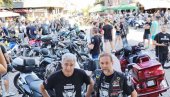 ДЕФИЛЕ 500 БАЈКЕРА: Спектакл од Рајске плаже до центра Братунца ДЕФИЛЕ 500 БАЈКЕРА: Спектакл од Рајске плаже до центра Братунца