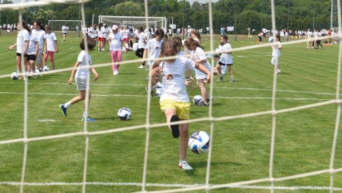 FSS ORGANIZOVAO FESTIVAL FUDBALA ZA DEVOJČICE: Svetla budućnost ženskog fudbala FSS ORGANIZOVAO FESTIVAL FUDBALA ZA DEVOJČICE: Svetla budućnost ženskog fudbala