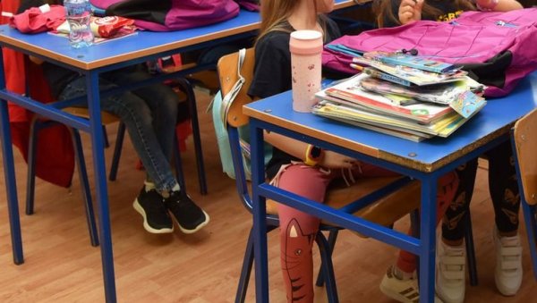 ПО ТРАДИЦИЈИ: Бесплатни уџбеници за прваке у Зрењанину ПО ТРАДИЦИЈИ: Бесплатни уџбеници за прваке у Зрењанину