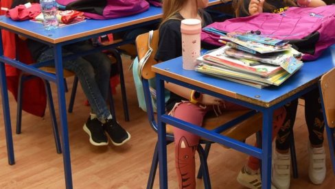PO TRADICIJI: Besplatni udžbenici za prvake u Zrenjaninu PO TRADICIJI: Besplatni udžbenici za prvake u Zrenjaninu