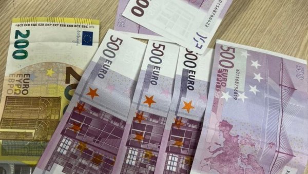 У ПОДГОРИЦИ УХАПШЕНИ ДРЖАВЉАНИ СРБИЈЕ: Стављали у промет лажне новчанице У ПОДГОРИЦИ УХАПШЕНИ ДРЖАВЉАНИ СРБИЈЕ: Стављали у промет лажне новчанице