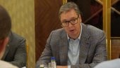 СРБИЈУ ВОЛЕ ВИШЕ ОД СВЕГА: Вучић захвалио људима из Прибоја и Прибојске Бање (ВИДЕО) СРБИЈУ ВОЛЕ ВИШЕ ОД СВЕГА: Вучић захвалио људима из Прибоја и Прибојске Бање (ВИДЕО)