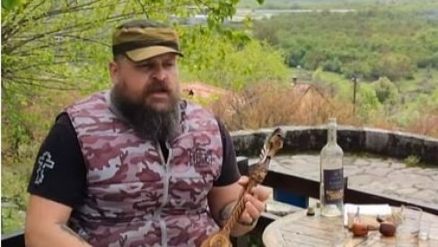 SRBINU SU PRVE KLETVE BILE - U IZRODA GUSLE NE VISILE Guslar Vukčević reagovao na sramne napade: Nepoštovani... SRBINU SU PRVE KLETVE BILE - U IZRODA GUSLE NE VISILE Guslar Vukčević reagovao na sramne napade: Nepoštovani...