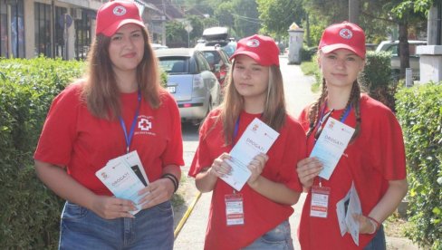 VOLONTERI UZDANICA: Crveni krst Despotovca poseban značaj posvećuje aktivnostima od juna do avgusta (FOTO) VOLONTERI UZDANICA: Crveni krst Despotovca poseban značaj posvećuje aktivnostima od juna do avgusta (FOTO)