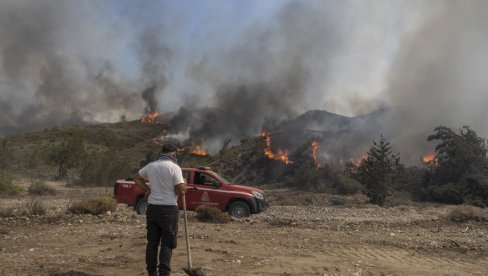 ŠIROM GRČKE OD JUTROS IZBIO 71 POŽAR: Šest regiona u pripravnosti (VIDEO)