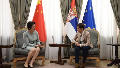 BRNABIĆEVA SA ČEN BO: Oproštajna poseta kineske ambasadorke BRNABIĆEVA SA ČEN BO: Oproštajna poseta kineske ambasadorke