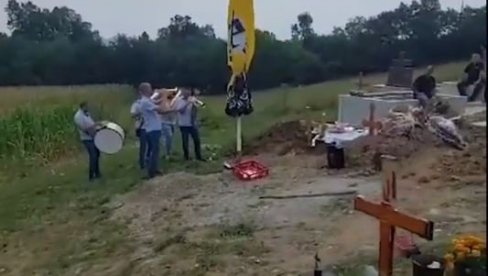 ČAČANIN OD SOPSTVENE SAHRANE NAPRAVIO DERNEK: Rodbina naručivala pesme, trubače kitili bakšišom (VIDEO) ČAČANIN OD SOPSTVENE SAHRANE NAPRAVIO DERNEK: Rodbina naručivala pesme, trubače kitili bakšišom (VIDEO)