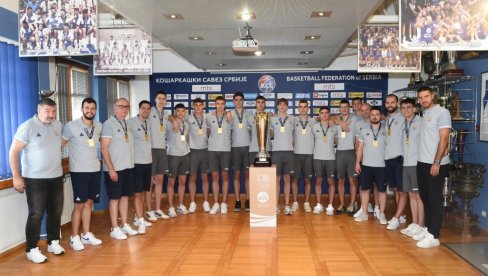 DANILOVIĆ DOČEKAO ZLATNE ORLIĆE: Zaslužili ste ovo zlato, uživajte u njemu DANILOVIĆ DOČEKAO ZLATNE ORLIĆE: Zaslužili ste ovo zlato, uživajte u njemu