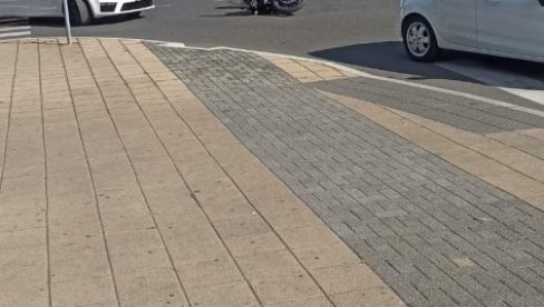 SAOBRAĆAJNA NESREĆA U CENTRU LOZNICE: Sudar automobila i motora, povređen motociklista SAOBRAĆAJNA NESREĆA U CENTRU LOZNICE: Sudar automobila i motora, povređen motociklista