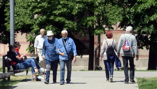 СЈАЈНЕ ВЕСТИ ЗА ПЕНЗИОНЕРЕ: Од данас попусти са Пензионерским картицама - пензије веће за 5,5 одсто