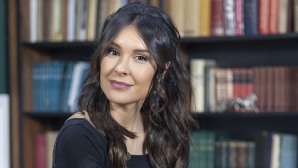 ДРАГАНА МИЋАЛОВИЋ: Глума је игра живота, а та посебна Ана Карењина је моја бојазан и одговорност ДРАГАНА МИЋАЛОВИЋ: Глума је игра живота, а та посебна Ана Карењина је моја бојазан и одговорност