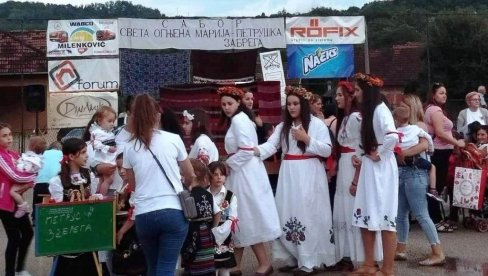 OGNJENA MARIJA SAČUVALA SABOR: Manifestacija kod manastira Petruša protekla bez nevremena OGNJENA MARIJA SAČUVALA SABOR: Manifestacija kod manastira Petruša protekla bez nevremena