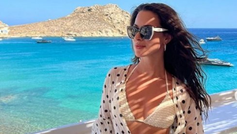 DRAGANA KOSJERINA NA MEDENOM MESECU: Voditeljka pokazala šta je njena terapija! (FOTO) DRAGANA KOSJERINA NA MEDENOM MESECU: Voditeljka pokazala šta je njena terapija! (FOTO)