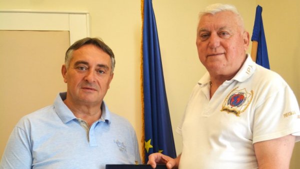 ПРИЗНАЊЕ ЗА ДОПРИНОС: Милановићу плакета Удружења војних инвалида ПРИЗНАЊЕ ЗА ДОПРИНОС: Милановићу плакета Удружења војних инвалида