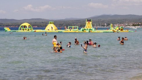 SRBIN PODELIO NEPRIJATNO ISKUSTVO SA PLAŽE: Mislim da treba tući roditelje, a ne njihovu decu... SRBIN PODELIO NEPRIJATNO ISKUSTVO SA PLAŽE: Mislim da treba tući roditelje, a ne njihovu decu...