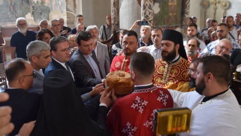 НА ЛИТУРГИЈИ У МАНАСИЈИ: Министар Селаковић посетио Деспотовац (ФОТО)