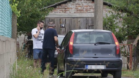 U KUĆI UBIJENE PORODICE SAMO OTAC I SIN: Šta da kažem, nema više šta da se priča U KUĆI UBIJENE PORODICE SAMO OTAC I SIN: Šta da kažem, nema više šta da se priča