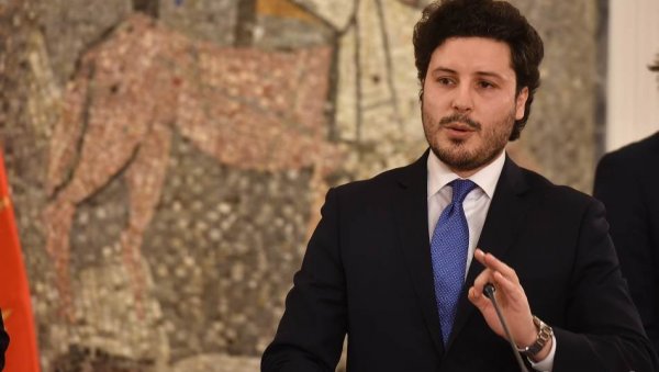 ПРЕМИЈЕР НИЈЕ НАПАДНУТ: Полиција демантовала информације о нападу на Дритана Абазовића у будванској дискотеци ПРЕМИЈЕР НИЈЕ НАПАДНУТ: Полиција демантовала информације о нападу на Дритана Абазовића у будванској дискотеци