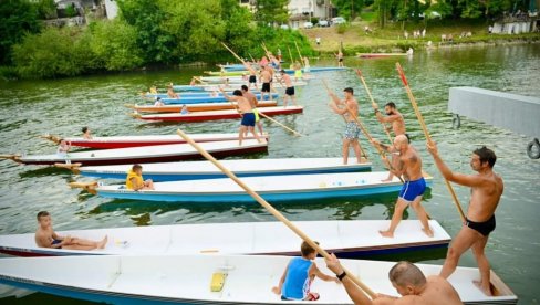 OD DEVOJAKA JELENA PRVA NA DAJAKU: U Banjaluci završena jubilarna 70. manifestacija Leto na Vrbasu i trka čamaca OD DEVOJAKA JELENA PRVA NA DAJAKU: U Banjaluci završena jubilarna 70. manifestacija Leto na Vrbasu i trka čamaca