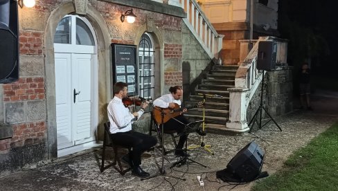 ТРАДИЦИЈА У НОВОМ РУХУ: Концерт етно групе Калем у Врњачкој Бањи ТРАДИЦИЈА У НОВОМ РУХУ: Концерт етно групе Калем у Врњачкој Бањи