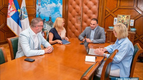 ЛАКШЕ ДО КРЕДИТА ЗА ПОЉОПРИВРЕДНИКЕ: Директор Гаранцијског фонда Војводине у посети Зрењанину ЛАКШЕ ДО КРЕДИТА ЗА ПОЉОПРИВРЕДНИКЕ: Директор Гаранцијског фонда Војводине у посети Зрењанину