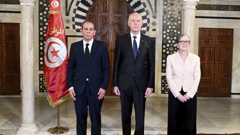 U VREME PRODUBLJIVANJA KRIZE: Predsednik Tunisa smenio prvu premijerku u istoriji zemlje, evo ko će je zameniti U VREME PRODUBLJIVANJA KRIZE: Predsednik Tunisa smenio prvu premijerku u istoriji zemlje, evo ko će je zameniti