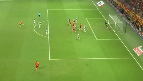 I SAIGRAČI SE HVATALI ZA GLAVU: Nestvaran gol obeležio fudbalsku noć, kvalifikacije za Ligu šampiona u punom sjaju! (VIDEO) I SAIGRAČI SE HVATALI ZA GLAVU: Nestvaran gol obeležio fudbalsku noć, kvalifikacije za Ligu šampiona u punom sjaju! (VIDEO)