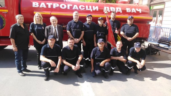 НА ПОЖАРЕ И НЕСРЕЋЕ УЗ ПРОФЕСИОНАЛЦЕ: Јединствени добровољци из Лапова НА ПОЖАРЕ И НЕСРЕЋЕ УЗ ПРОФЕСИОНАЛЦЕ: Јединствени добровољци из Лапова