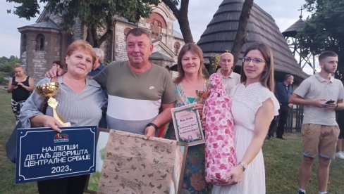 PRIZNANJA I NA OKRUŽNOM NIVOU: Dvorišta Lapovaca među najlepšima u centralnoj Srbiji (FOTO) PRIZNANJA I NA OKRUŽNOM NIVOU: Dvorišta Lapovaca među najlepšima u centralnoj Srbiji (FOTO)