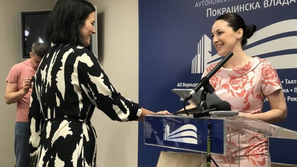 ПОДРШКА ПРЕРАЂИВАЧИМА ВОЋА И ПОВРЋА И ПРОИЗВОЂАЧИМА ПИВА У ВОЈВОДИНИ: За нова улагања и опрему више од 14 милиона динара ПОДРШКА ПРЕРАЂИВАЧИМА ВОЋА И ПОВРЋА И ПРОИЗВОЂАЧИМА ПИВА У ВОЈВОДИНИ: За нова улагања и опрему више од 14 милиона динара