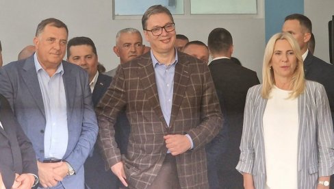 VUČIĆ TOKOM POSETE RS: Jedan smo narod, sa obe strane Drine, moramo da budemo jedni uz druge VUČIĆ TOKOM POSETE RS: Jedan smo narod, sa obe strane Drine, moramo da budemo jedni uz druge