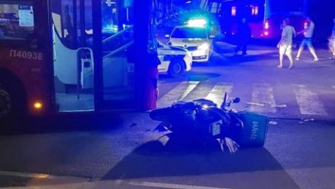 SAOBRAĆAJNA NESREĆA NA BANOVOM BRDU: Motociklista teško povređen, prebačen na Urgentni centar (FOTO) SAOBRAĆAJNA NESREĆA NA BANOVOM BRDU: Motociklista teško povređen, prebačen na Urgentni centar (FOTO)