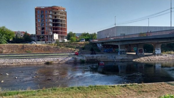 ПРВЕ СЛИКЕ СА МЕСТА НЕСРЕЋЕ: Трагично изгубила живот након пада аутомобила у Нишаву (ФОТО) ПРВЕ СЛИКЕ СА МЕСТА НЕСРЕЋЕ: Трагично изгубила живот након пада аутомобила у Нишаву (ФОТО)