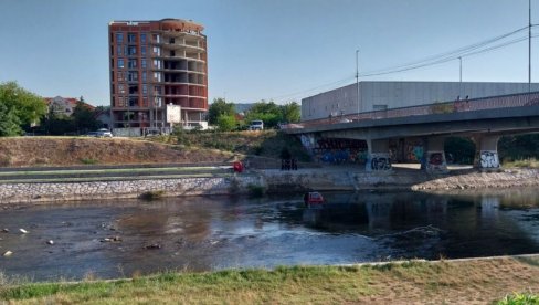 PRVE SLIKE SA MESTA NESREĆE: Tragično izgubila život nakon pada automobila u Nišavu (FOTO)