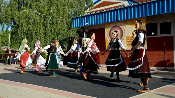 ЧУВАРИ ТРАДИЦИЈЕ: У суботу Међународна смотра фолклора у Дрмну ЧУВАРИ ТРАДИЦИЈЕ: У суботу Међународна смотра фолклора у Дрмну