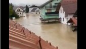 DRAMATIČNI PRIZORI IZ SLOVENIJE: Kuće pod vodom - bujica nosi sve pred sobom (VIDEO) DRAMATIČNI PRIZORI IZ SLOVENIJE: Kuće pod vodom - bujica nosi sve pred sobom (VIDEO)