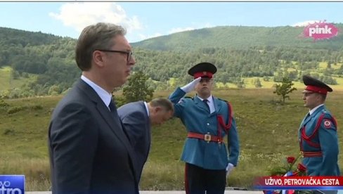 NA OVOM MESTU POGINULO JE ČETVORO NAŠE DECE Vučić: Srbija nije htela da dozvoli da ubijanje dece prođe nekažnjeno NA OVOM MESTU POGINULO JE ČETVORO NAŠE DECE Vučić: Srbija nije htela da dozvoli da ubijanje dece prođe nekažnjeno