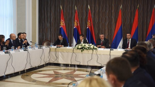 ЗАЈЕДНИЧКА СЕДНИЦА ВЛАДА СРБИЈЕ И СРПСКЕ: Најављено потписивање Меморандума о изградњи меморијалног центра јасеновачким жртвама ЗАЈЕДНИЧКА СЕДНИЦА ВЛАДА СРБИЈЕ И СРПСКЕ: Најављено потписивање Меморандума о изградњи меморијалног центра јасеновачким жртвама