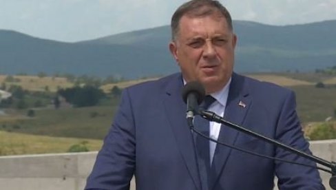 DODIK: Prethodni su krili stradanja Srba da se ne bi zamerali drugima, sve se promenilo dolaskom Vučića (VIDEO) DODIK: Prethodni su krili stradanja Srba da se ne bi zamerali drugima, sve se promenilo dolaskom Vučića (VIDEO)