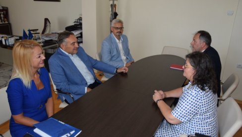 RAZGOVORI O SARADNJI: Rumunska ambasadorka posetila opštinu Svilajnac (FOTO) RAZGOVORI O SARADNJI: Rumunska ambasadorka posetila opštinu Svilajnac (FOTO)