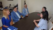 РАЗГОВОРИ О САРАДЊИ: Румунска амбасадорка посетила општину Свилајнац (ФОТО) РАЗГОВОРИ О САРАДЊИ: Румунска амбасадорка посетила општину Свилајнац (ФОТО)